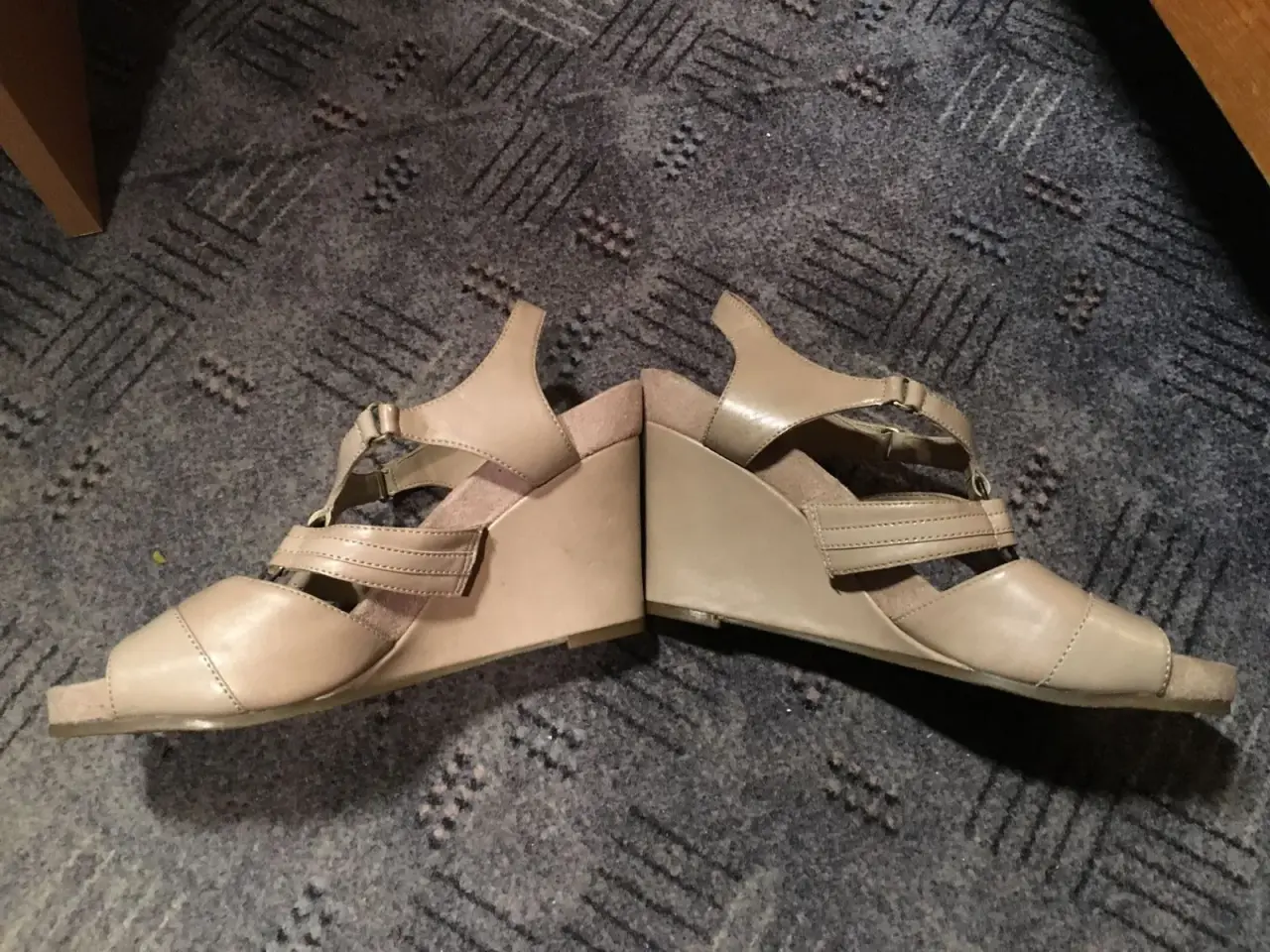 Billede 2 - Nye beige wedges til salg