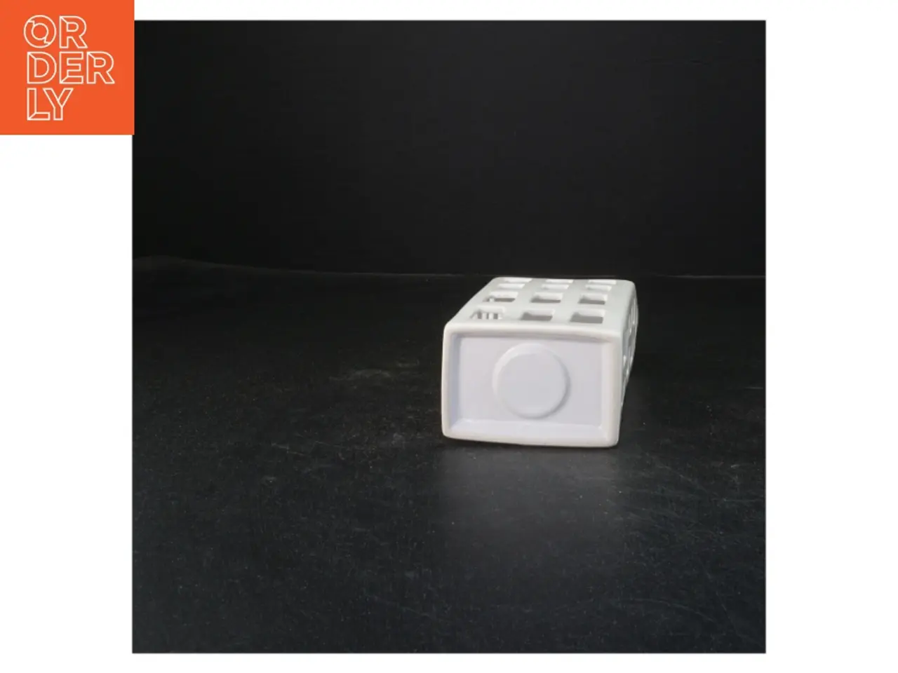 Billede 2 - Keramik lysestage formet som bygning (str. 18x9x6 cm)