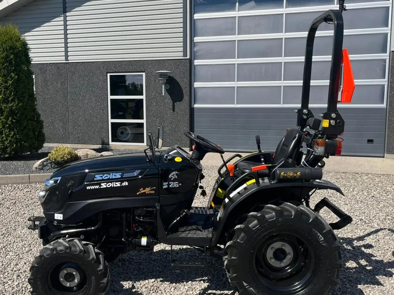 Billede 17 - Solis S26 Limited Edition i sort 6+2 Gearmaskine med Servostyring og brede traktorhjul