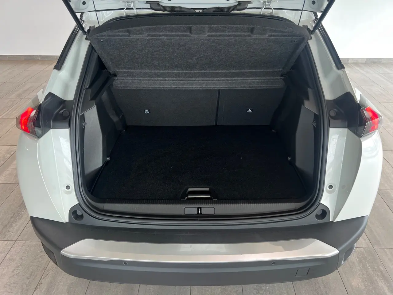 Billede 6 - Peugeot e-2008 50 GT Sky