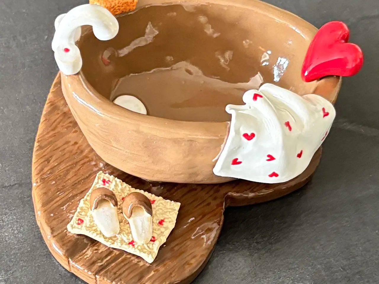 Billede 1 - Badekar med pynt og fod i keramik.