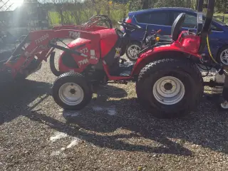 Kompakt traktor perfekt til det lille landbrug