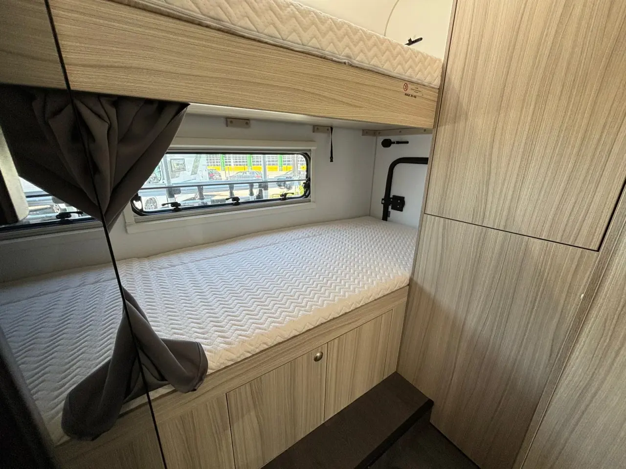 Billede 17 - A70DK Familie Alkove Autocamper | 6 Sæder & Sovepl
