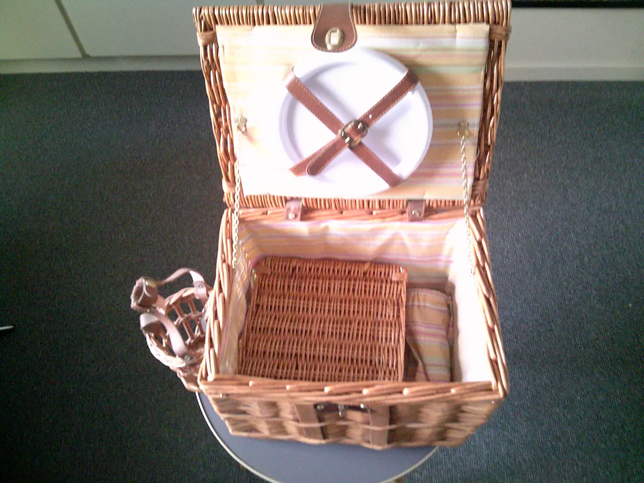 Billede 2 - PICNICKURV TIL VETERANBIL.