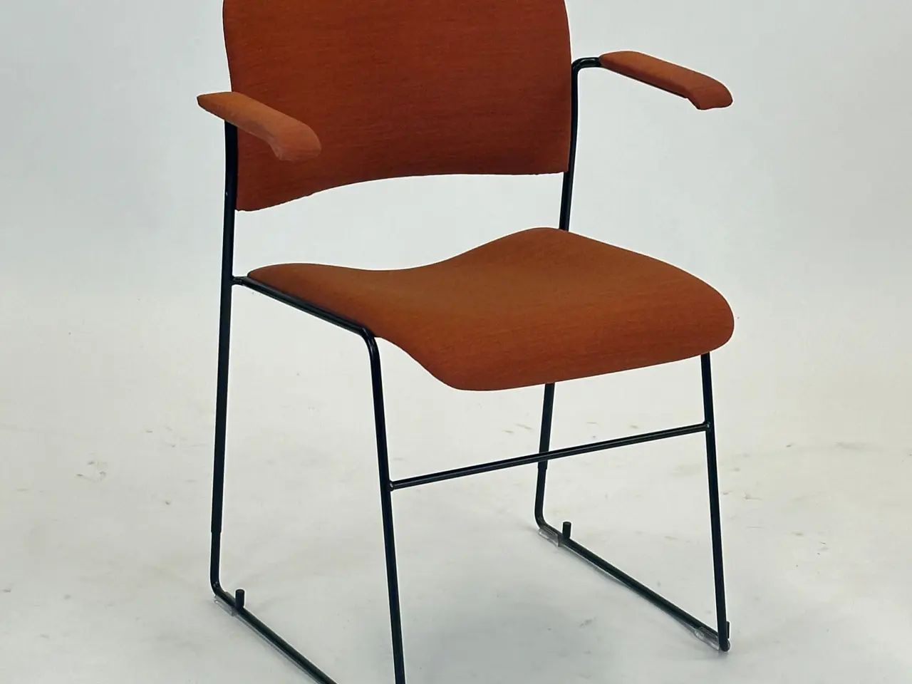 Billede 1 - HOWE 40/4 Stol – Orange med Sort Stel