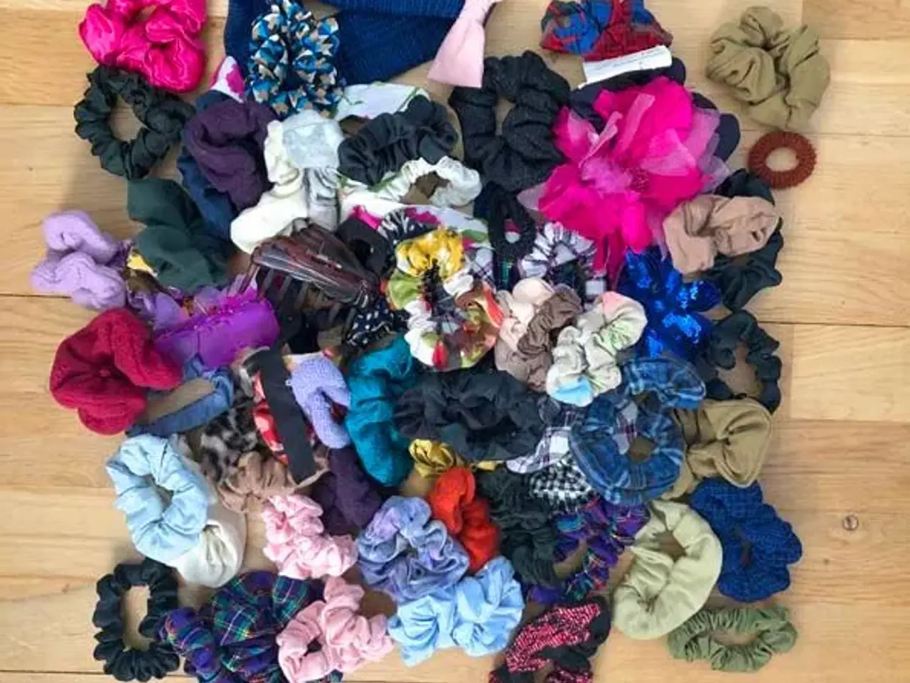 Billede 2 - SCRUNCHIES - HÅRELASTIKKER - pynt håret