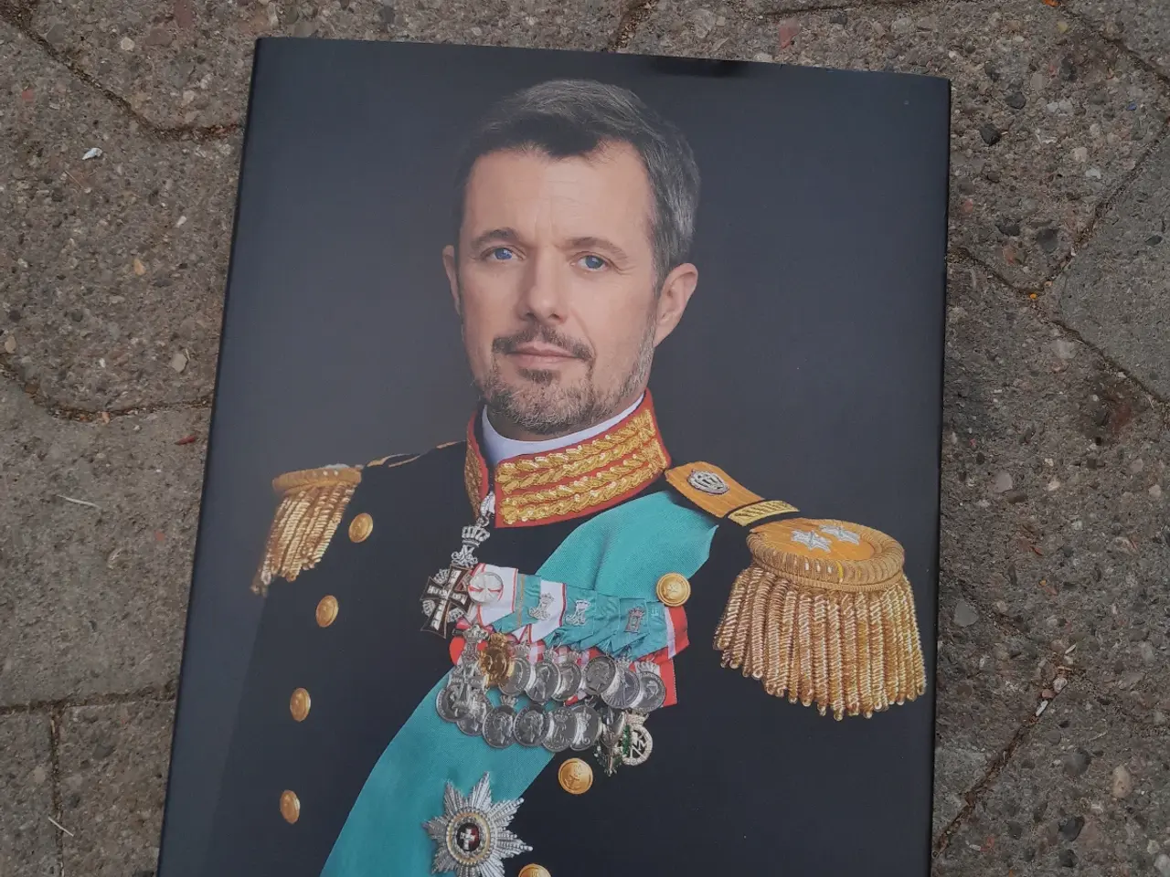 Billede 1 - Bog med Frederik