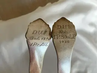 2 historiske præmier i sølvplet