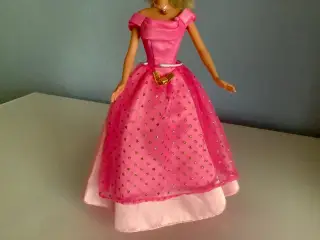 Barbie prinsesse kjole med label.
