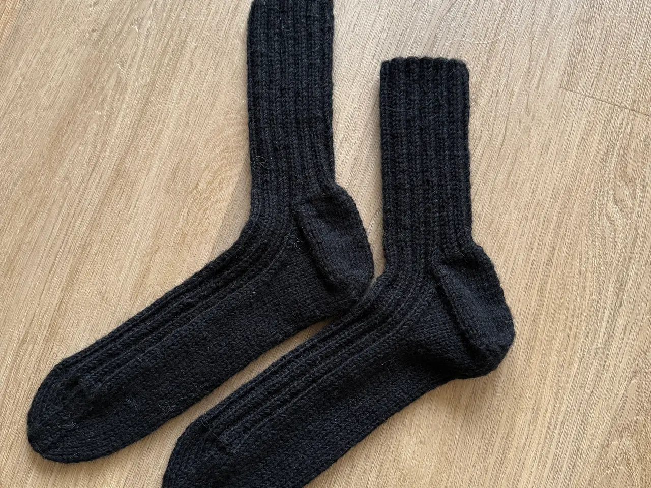 Billede 1 - NYE håndstrikkede sokker