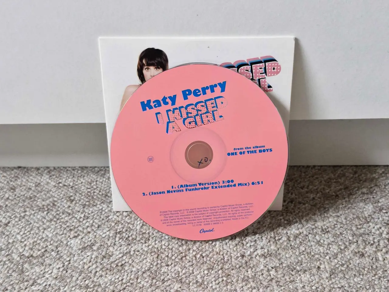 Billede 3 - Katy Perry - I Kissed A Girl (Single)