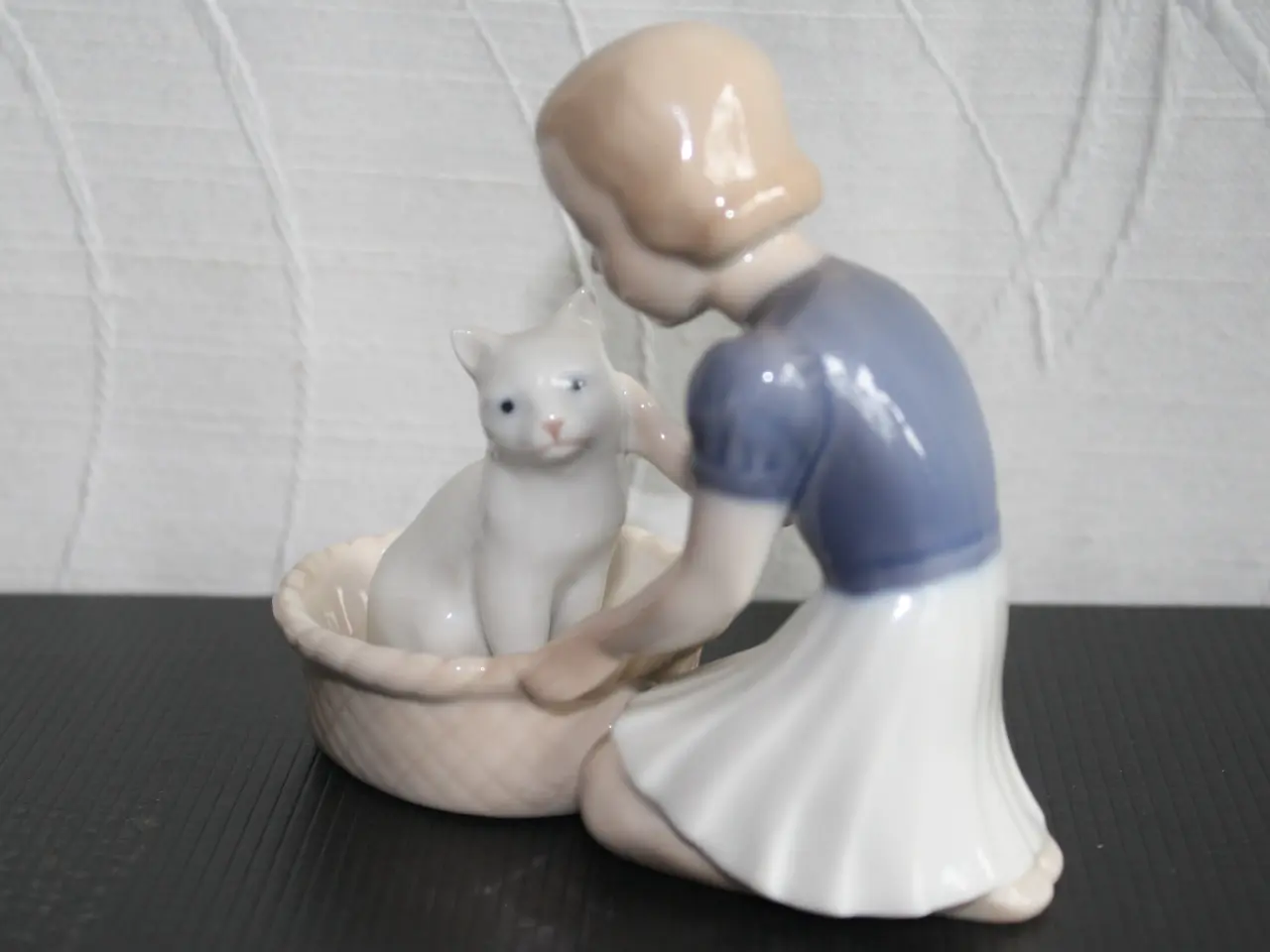 Billede 8 - Pige med kat, Figur fra Bing & Grøndahl