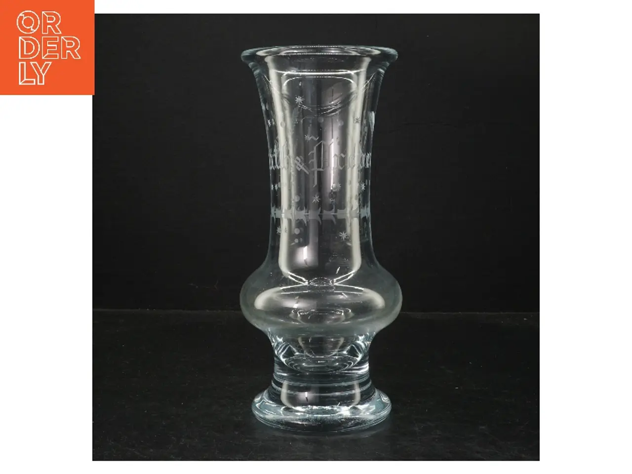 Billede 2 - Glasvase med gravering (str. 25 cm)