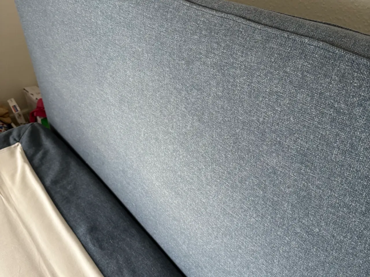 Billede 4 - Polstret IKEA seng str 140x200