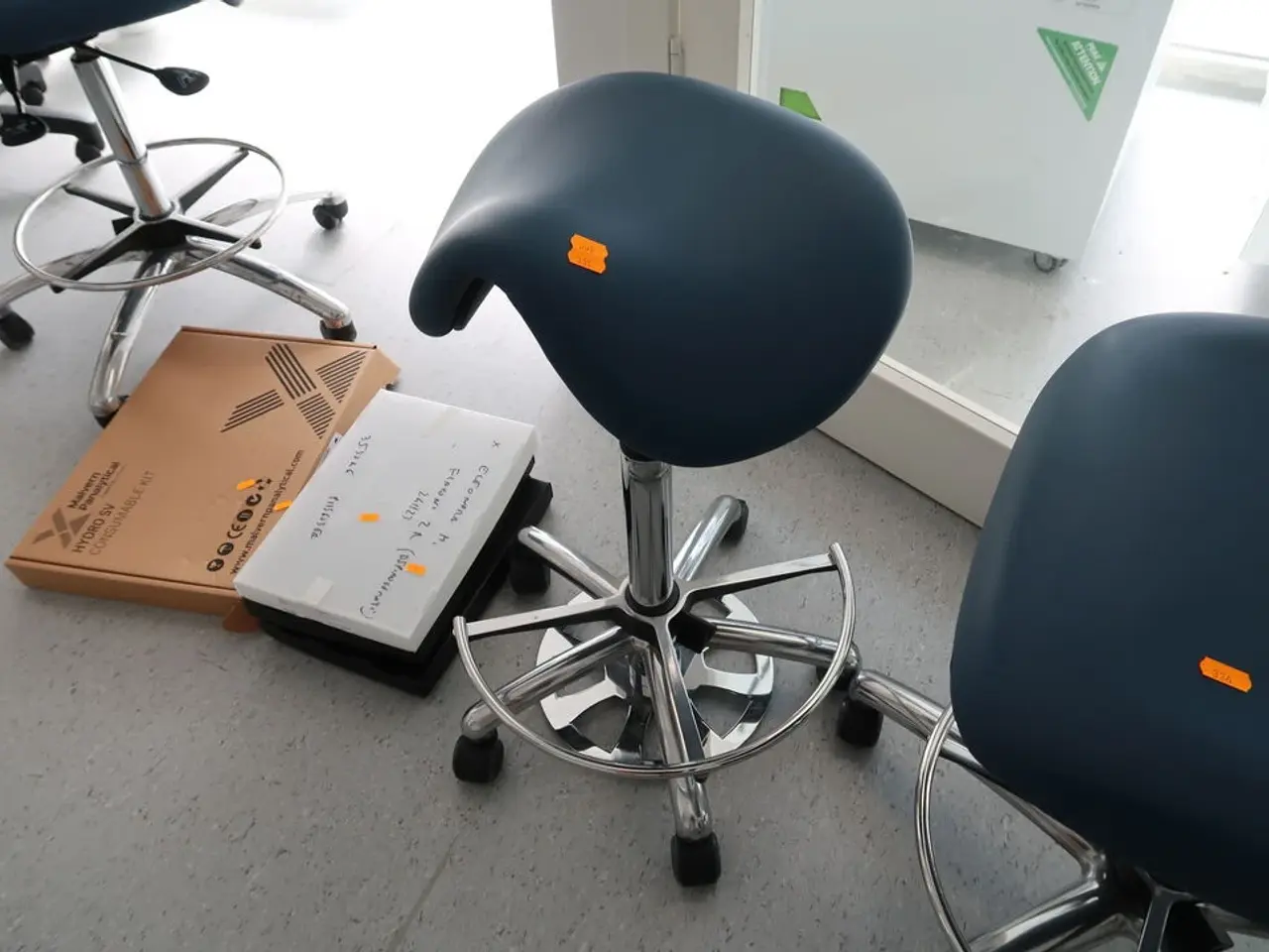 Billede 1 - Laboratoriestol VELA MEDICAL CHAIRS