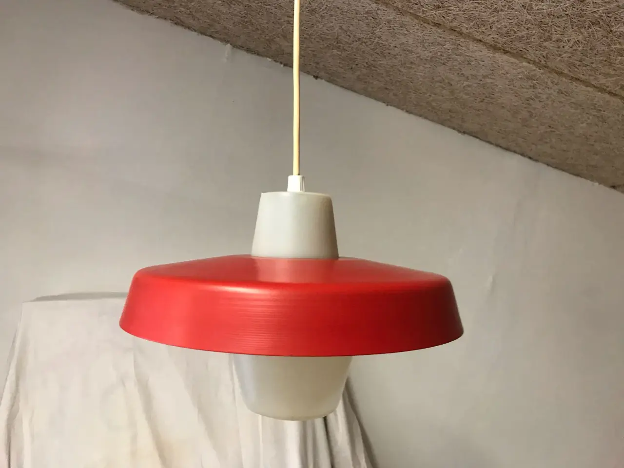 Billede 1 - Reto lampe med rød og hvid skærm