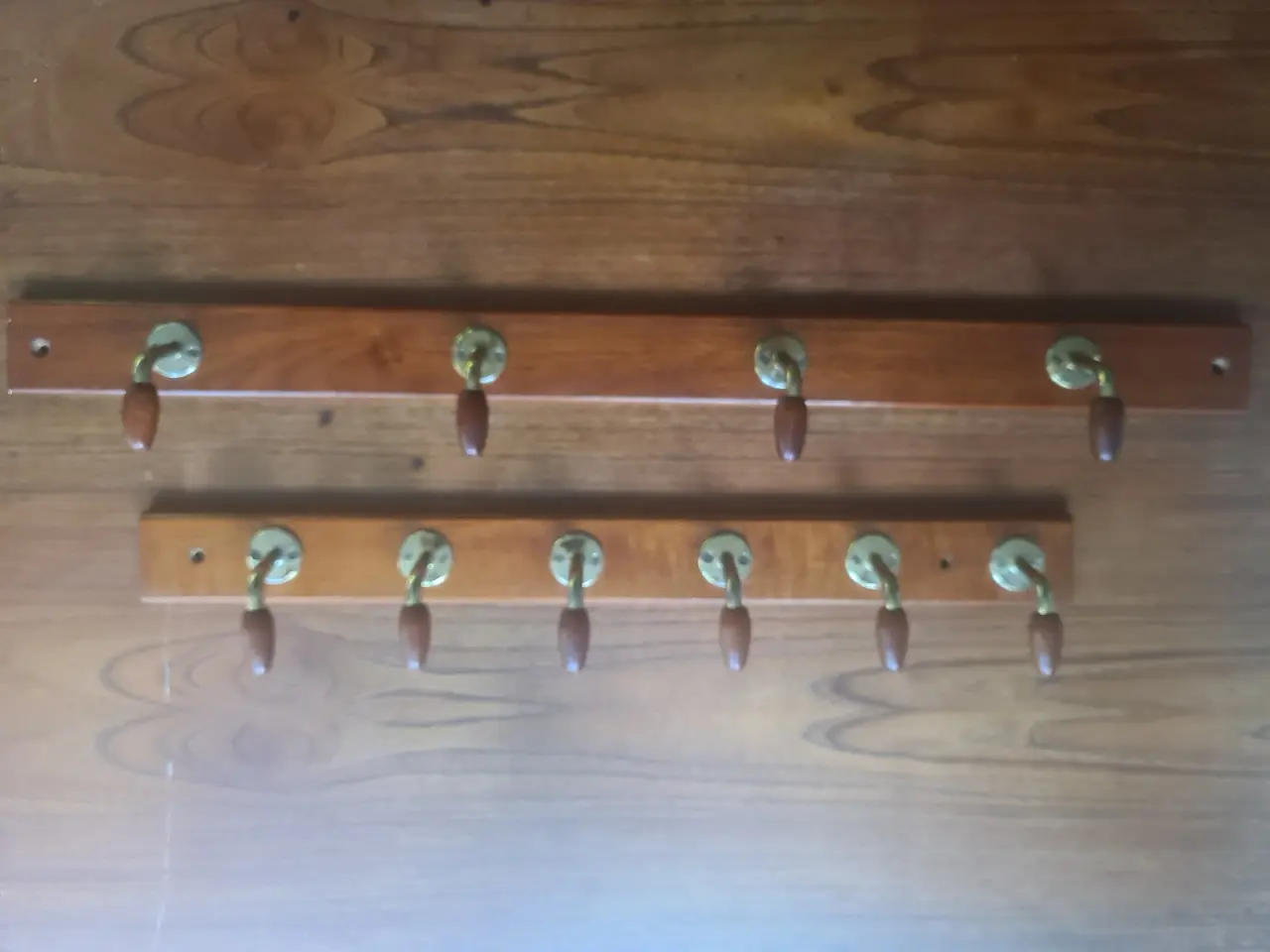 Billede 1 - 2 retro knagerækker i teak og messing - 60’erne