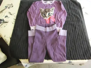 2 dele, str. 110: Leggings + en bluse, mrk. H&M