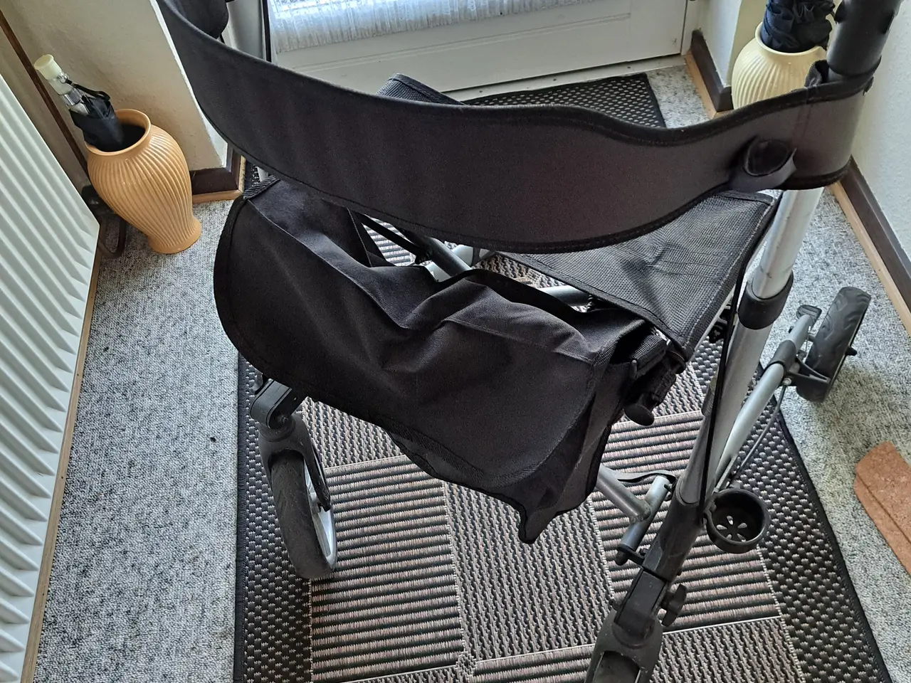 Billede 2 - Rollator næsten ubrugt