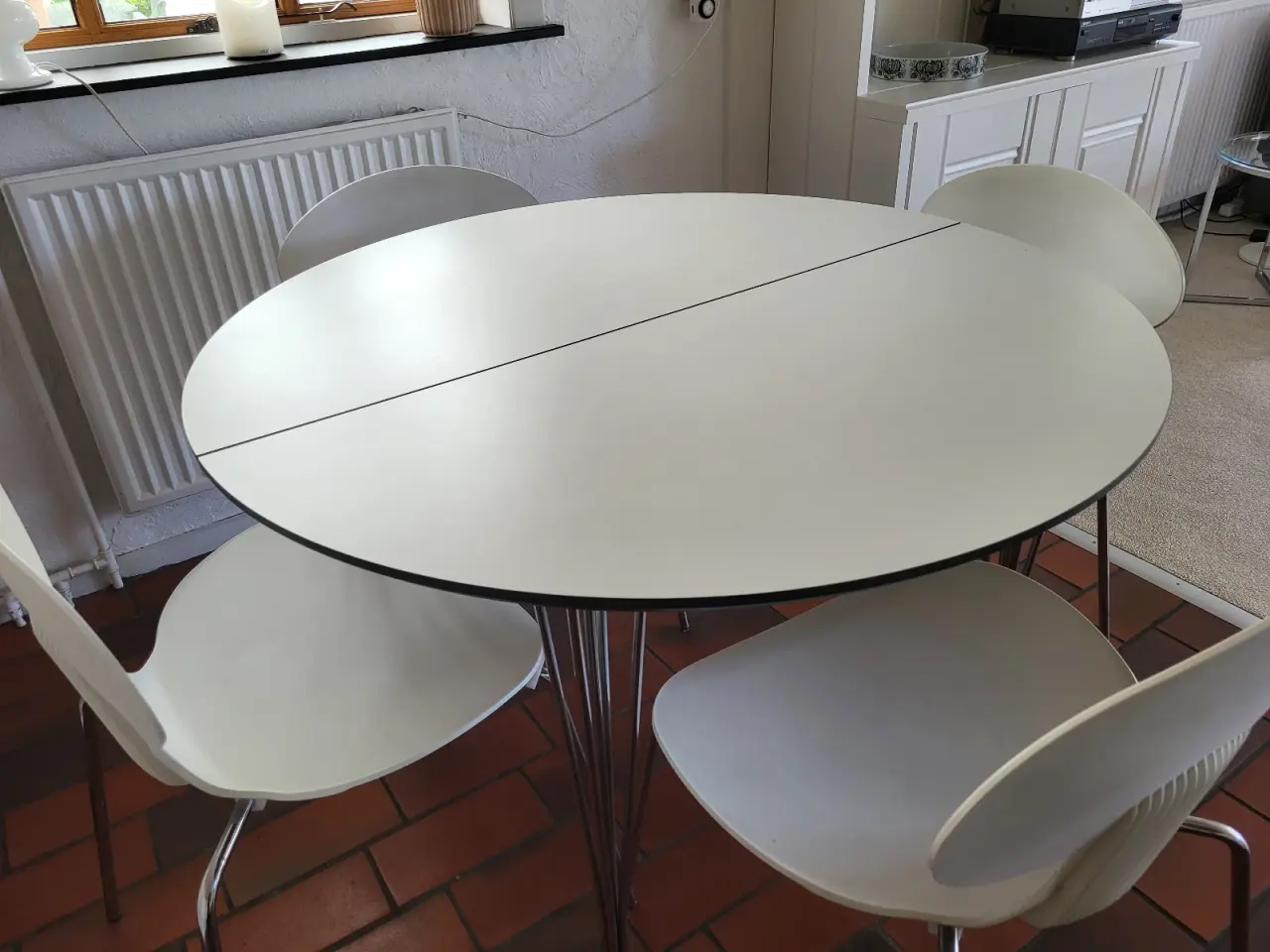 Billede 4 - Haslev spisebord med 4 Pomona-stole
