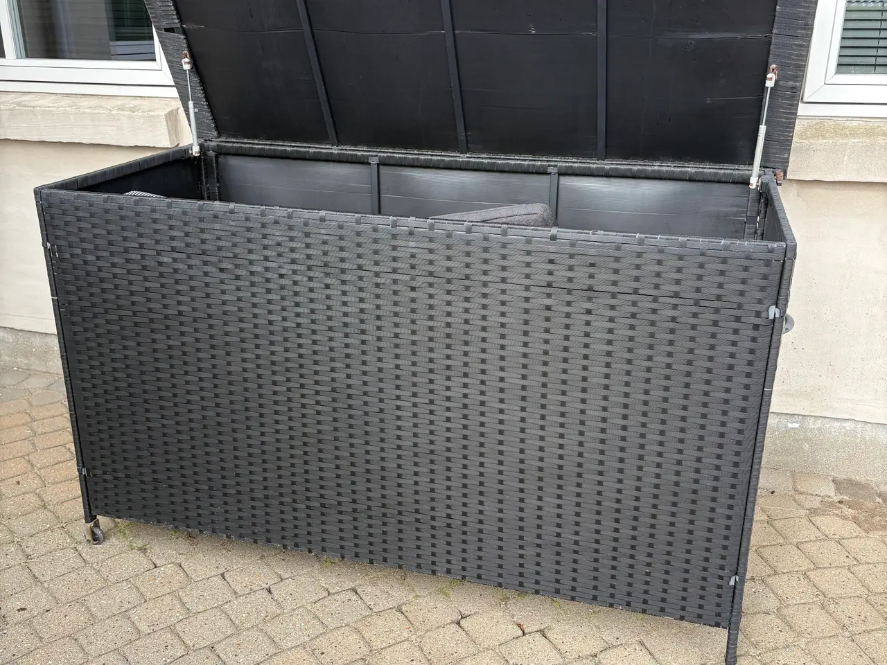 Billede 2 - Hyndeboks i sort polyrattan