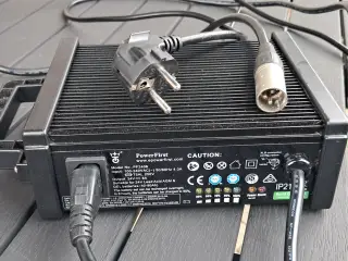 Oplader til el-scooter