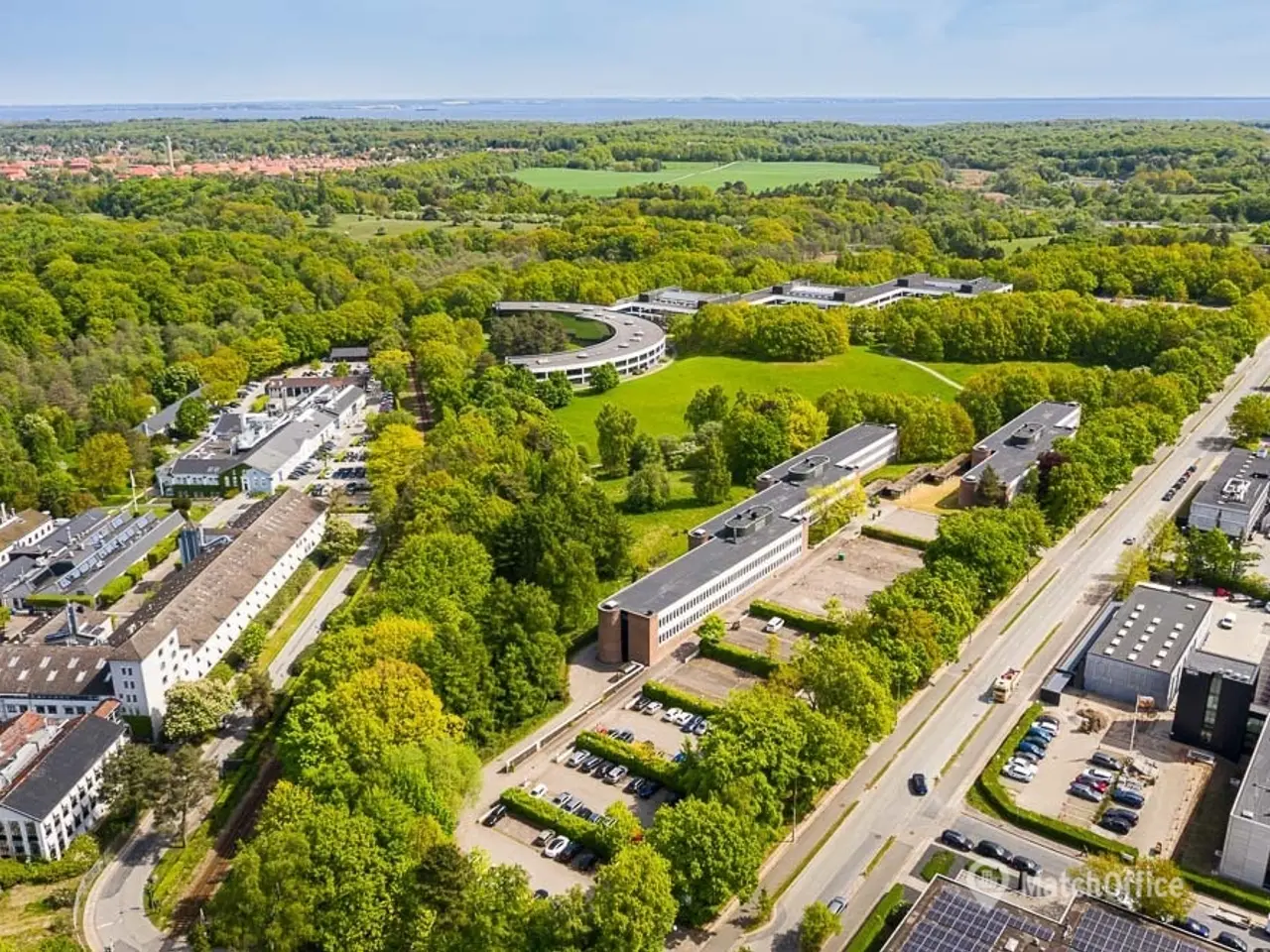 Billede 5 - Unik arkitektur placeret i skøn natur