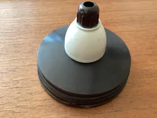 Ældre fatning til lampe