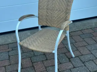 4 klassiske stabelstole i alu og naturflet