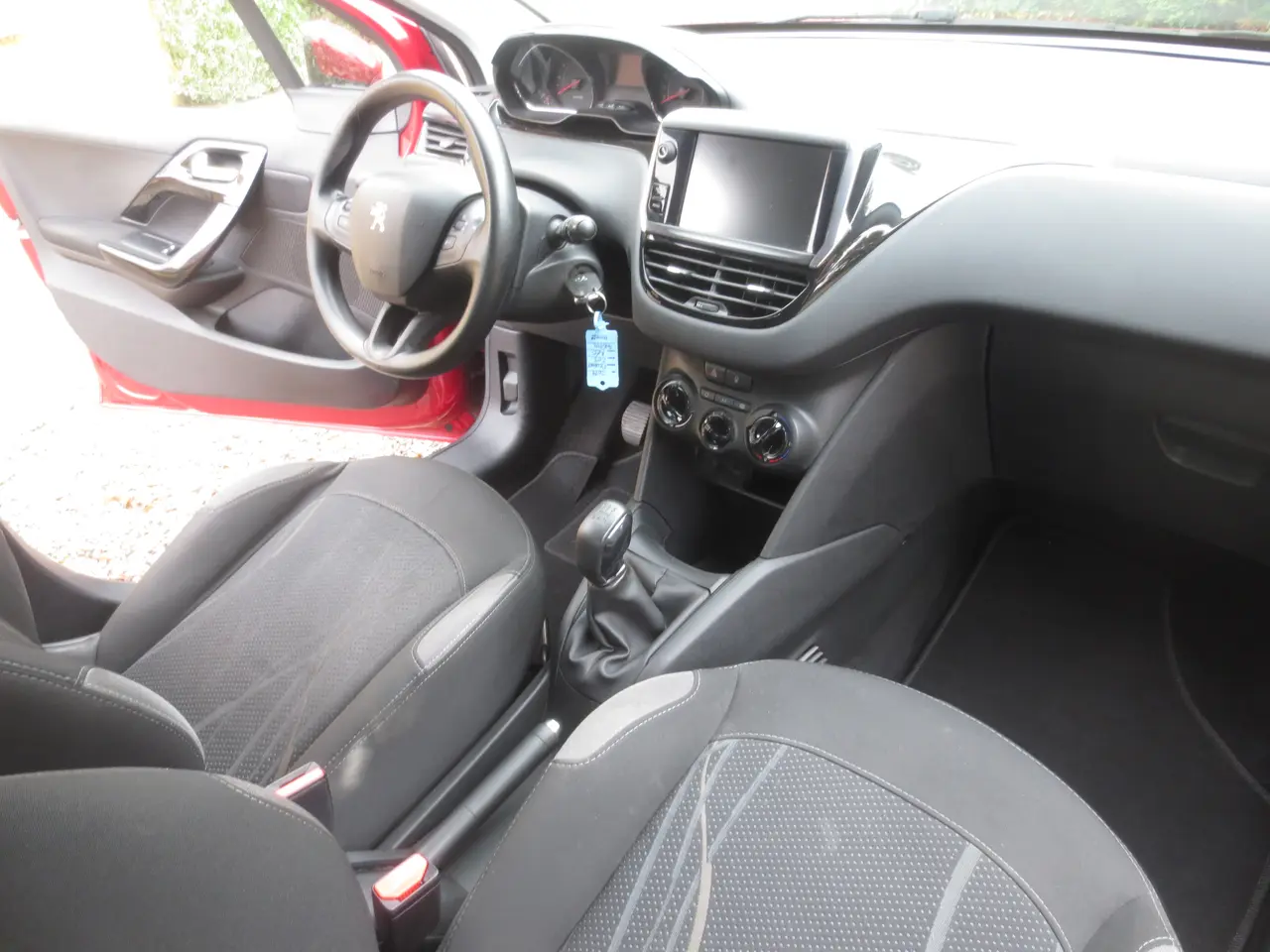 Billede 17 - Pæn Peugeot 208 1.2 i År 14. Nysynet.