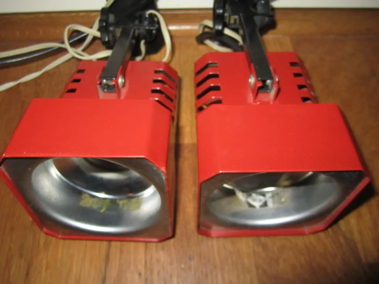 Billede 1 - BYD. 2 stk. Røde RETRO LAMPER. 