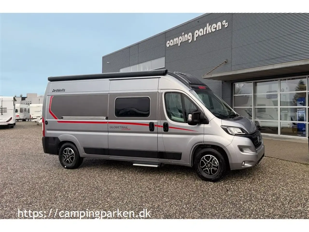 Billede 1 - 2024 - Dethleffs Globetrail 600 DR Advantage Smart Dethleffs camper van under 6 meter med dobbeltseng og automatgear