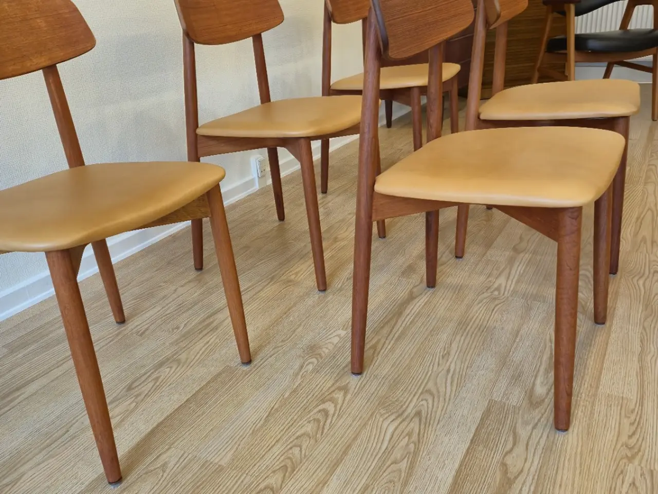 Billede 6 - 6 nyrenoverede Harry østergaard teak stole
