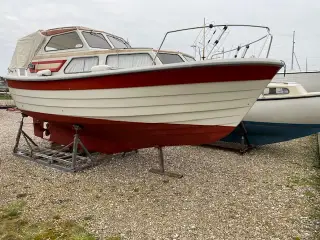 Saga 24, med nyere motor