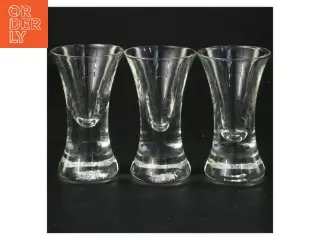 Sæt af tre små glas til shots eller snaps(str. 9x5,5 cm)