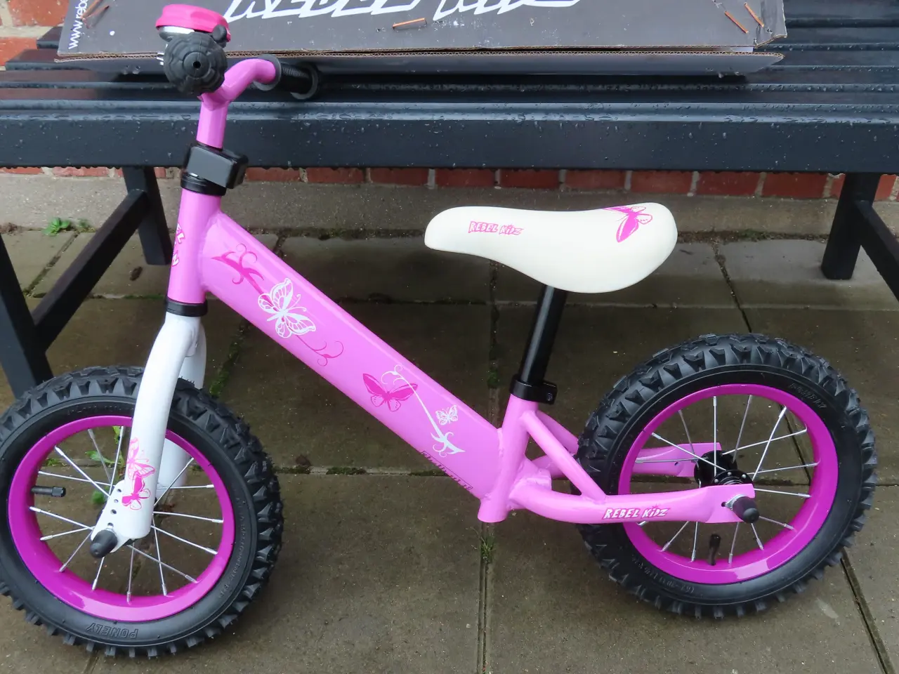 Billede 1 - Helt ny pink løbecykel 1-3 år. Hollandsk kvalitet