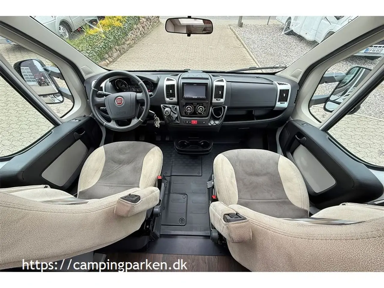 Billede 2 - 2018 - SunLight Active T67   Brugt autocamper med masser af komfortudstyr og enkeltsenge