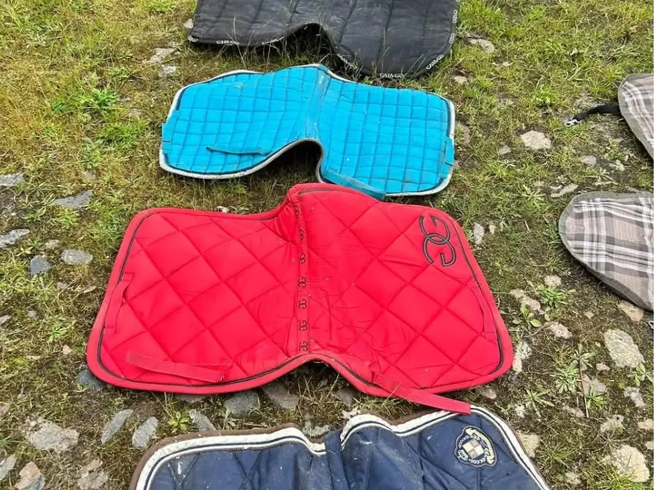 Billede 5 - Heste udstyr, 2xSadel, Underlag, Seletøj,