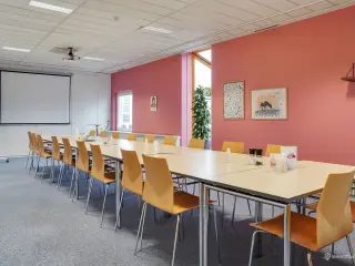 Godt kontor til 6 personer