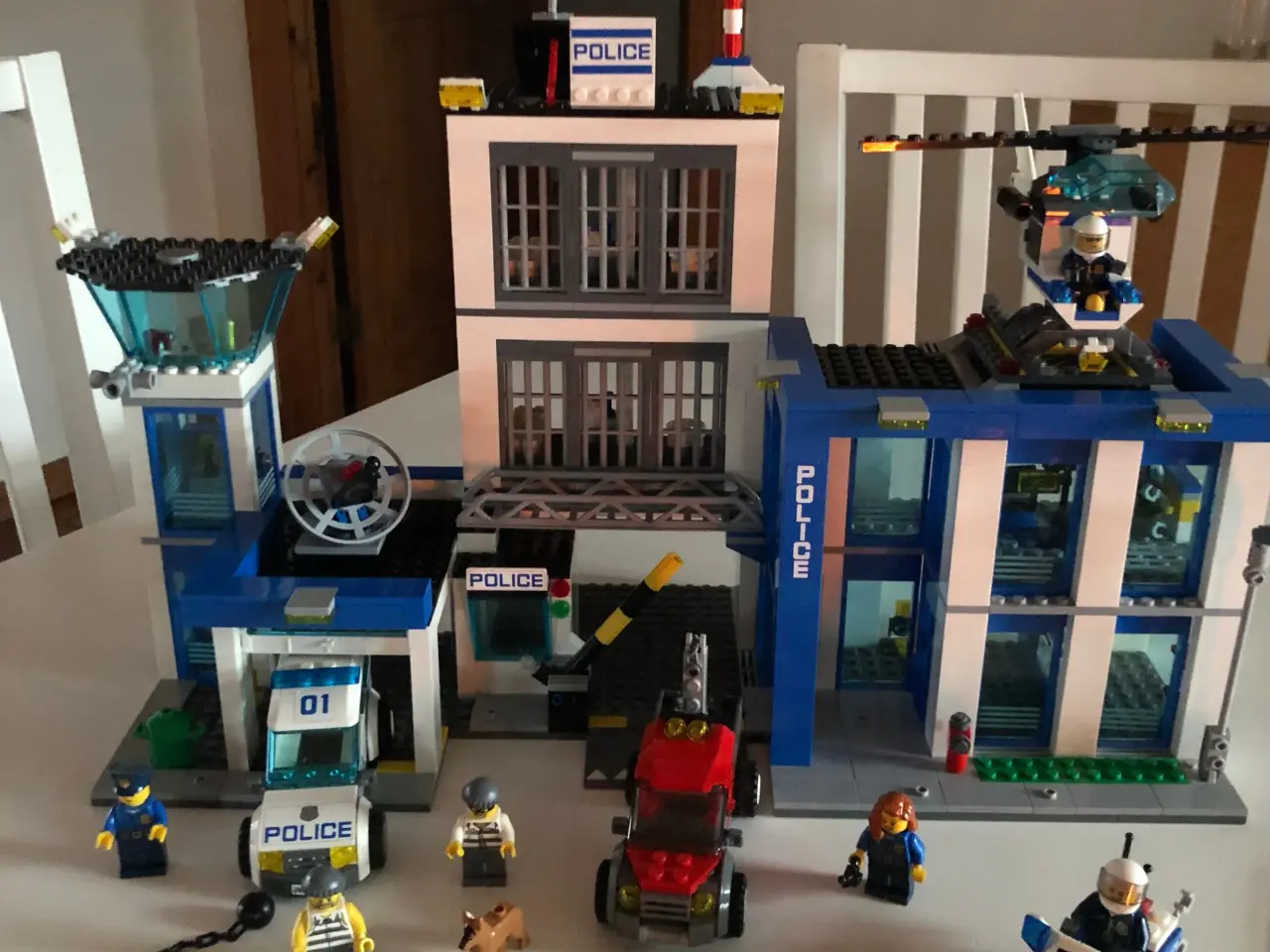 Billede 2 - Lego city: Politistationen (60047)