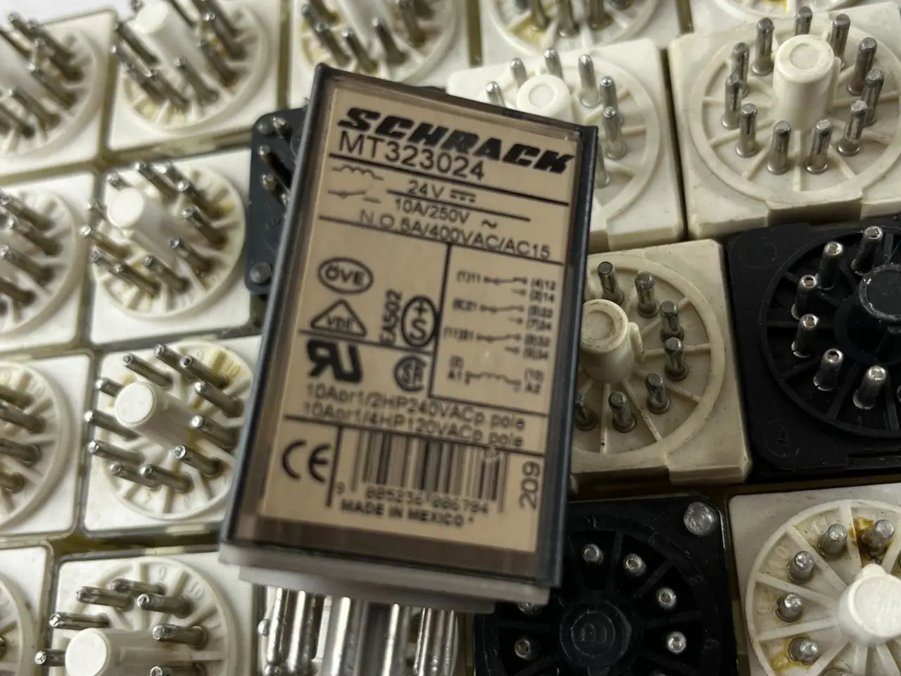Billede 10 - Schrack MT323024 24V Plug-In relæ parti 32 stk. +