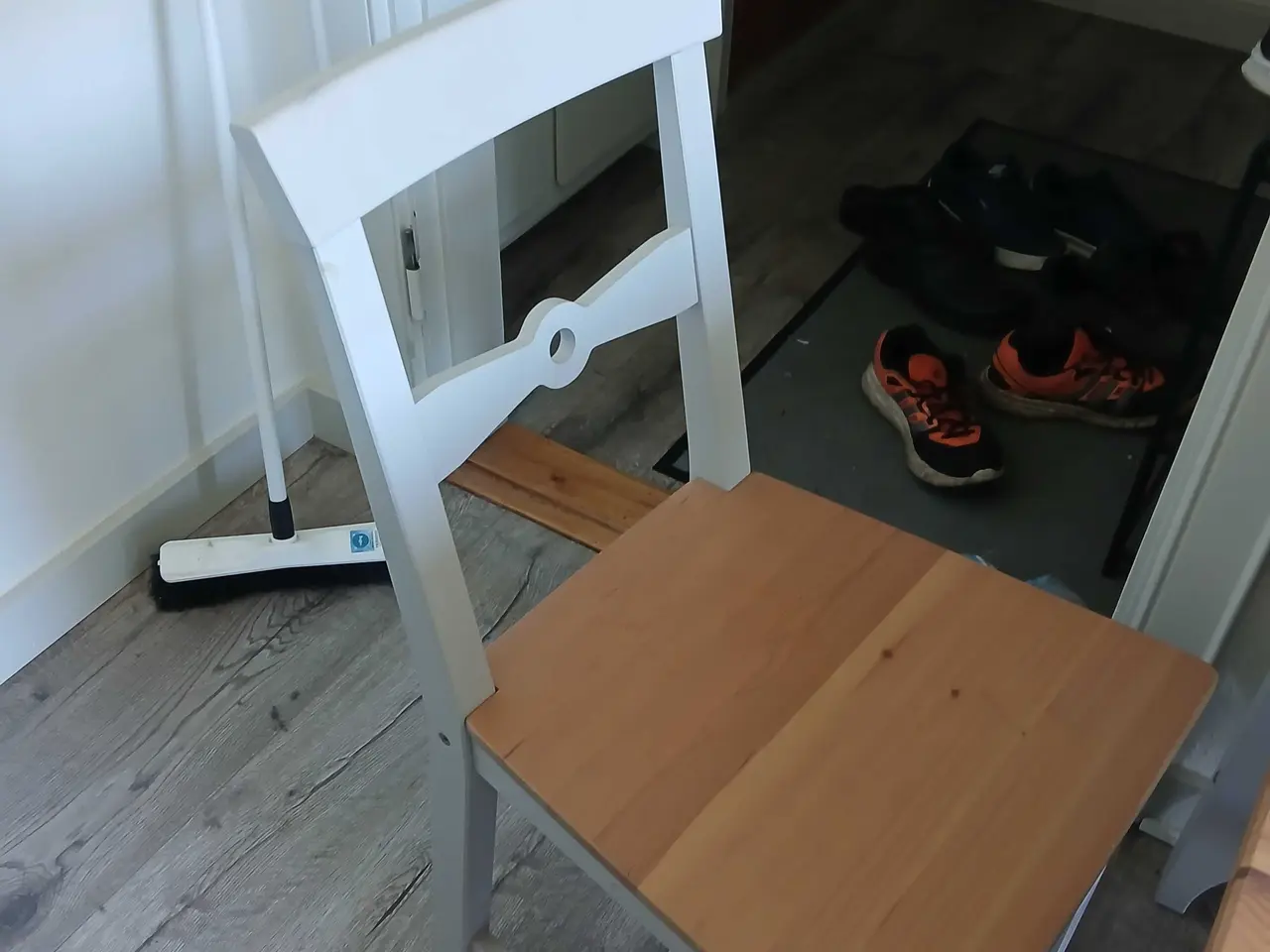 Billede 3 - Spisebord med stole