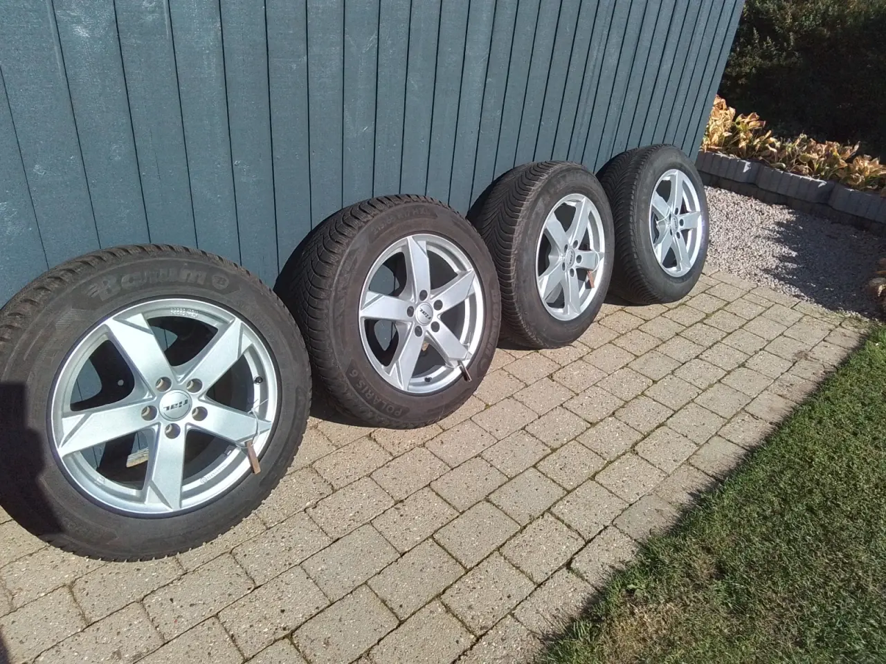Billede 1 - 215/65R 17 vinterdæk med alufælge