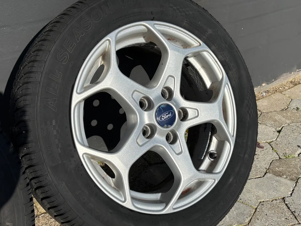 Billede 3 - 16" Org. Ford Alu m/næsten nye Sunny Helårsdæk
