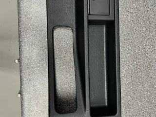 BMW E36 Coupe Midterkonsol kommer.
