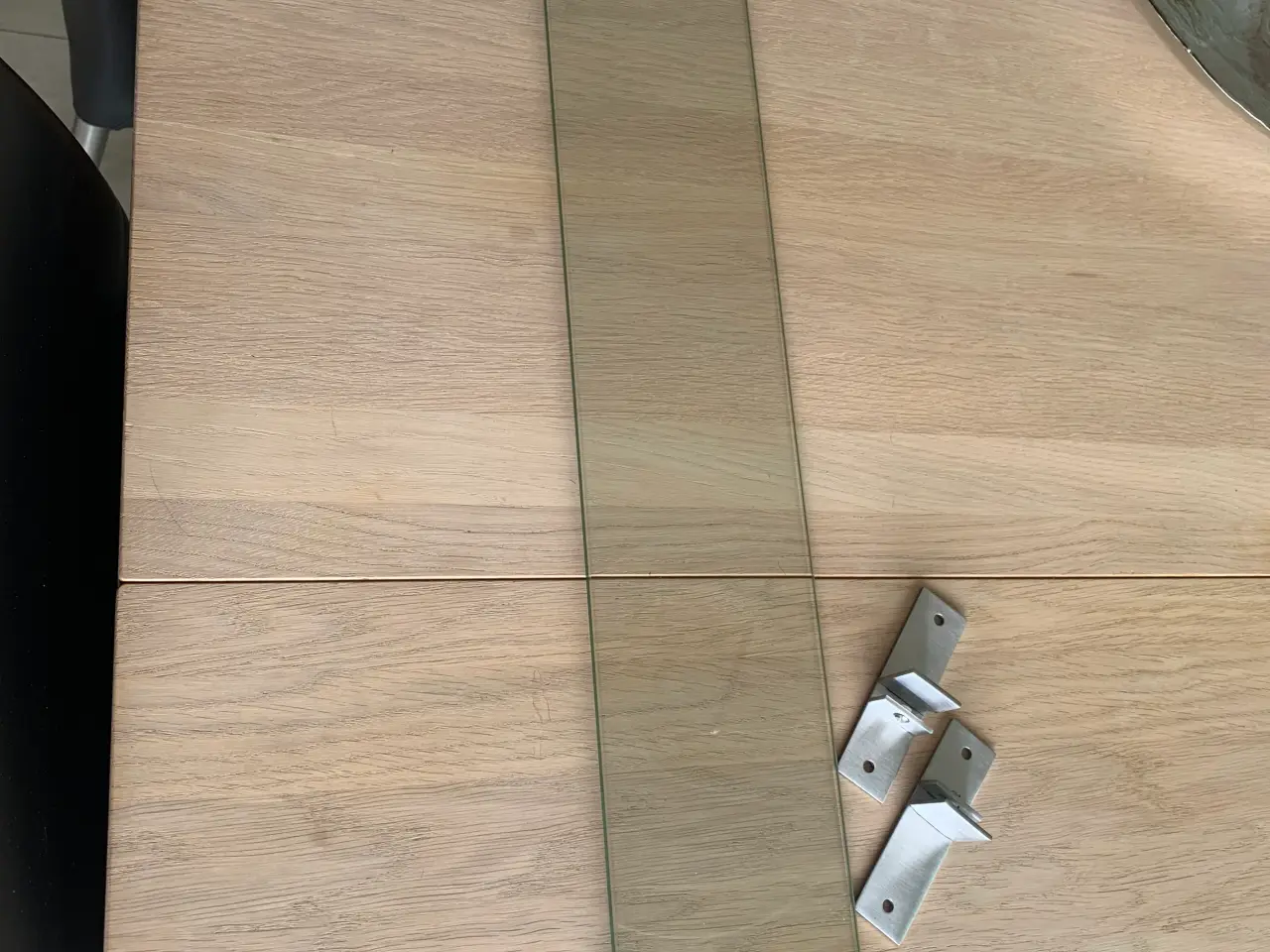 Billede 1 - Glashylder med beslag fra Ikea