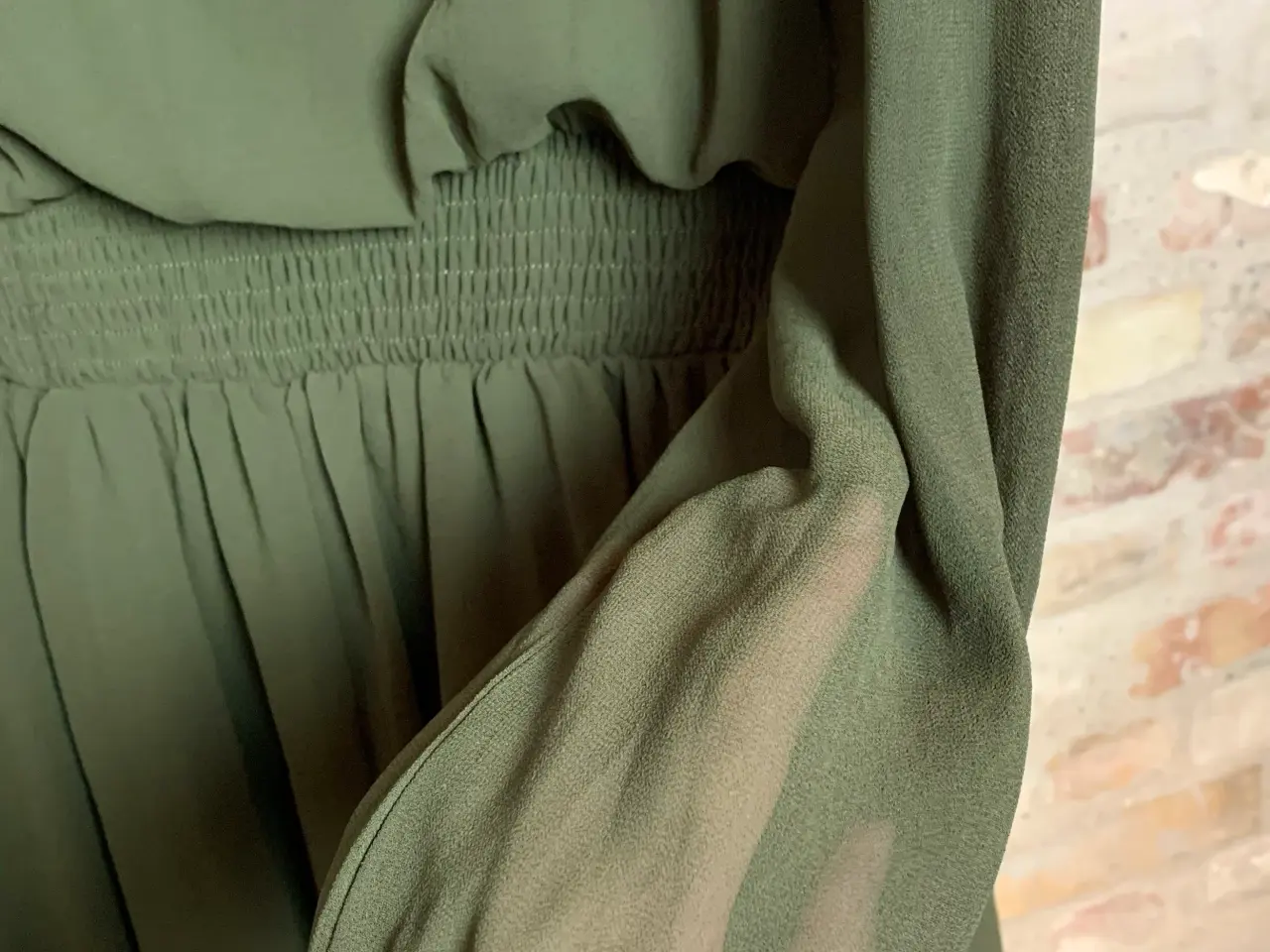 Billede 5 - Olivengrøn chiffon kjole