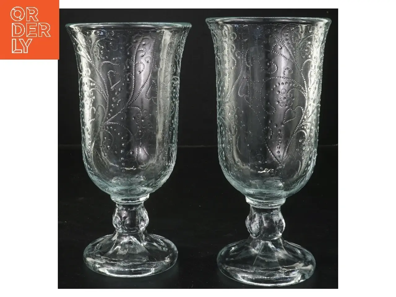 Billede 1 - 2 dekorative glasvaser (str. 2 stk Ø 10,5 cm længde 21 cm)