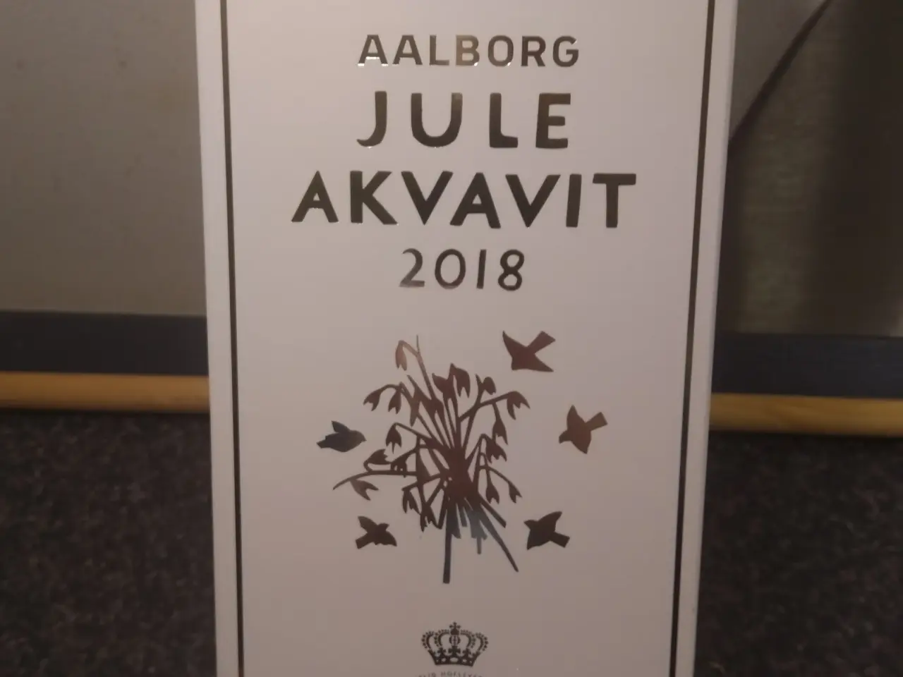 Billede 1 - Tom flaske & æske til juleakvavit 2018