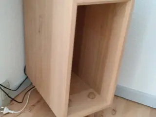 Ubehandlet egetræ sidebord